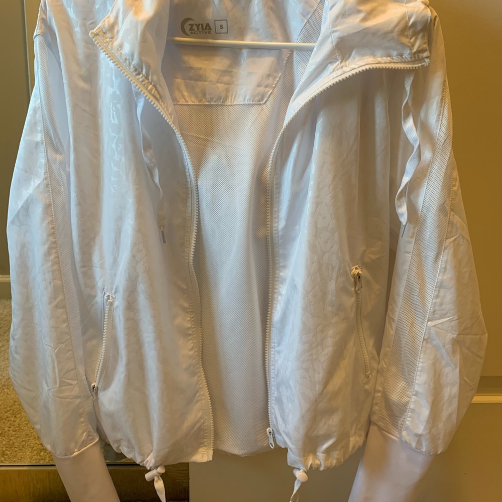 Zyia white leopard bomber jacket sz small